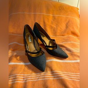 EUC Halogen Mary Jane pumps,gray wool felt, high heel,black strap,pointed toe, 7